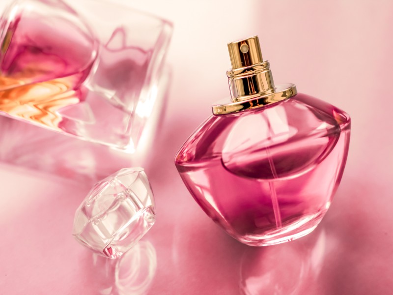 L'Art du Parfum pour Femme : Catégories, Prix et Erreurs à Éviter